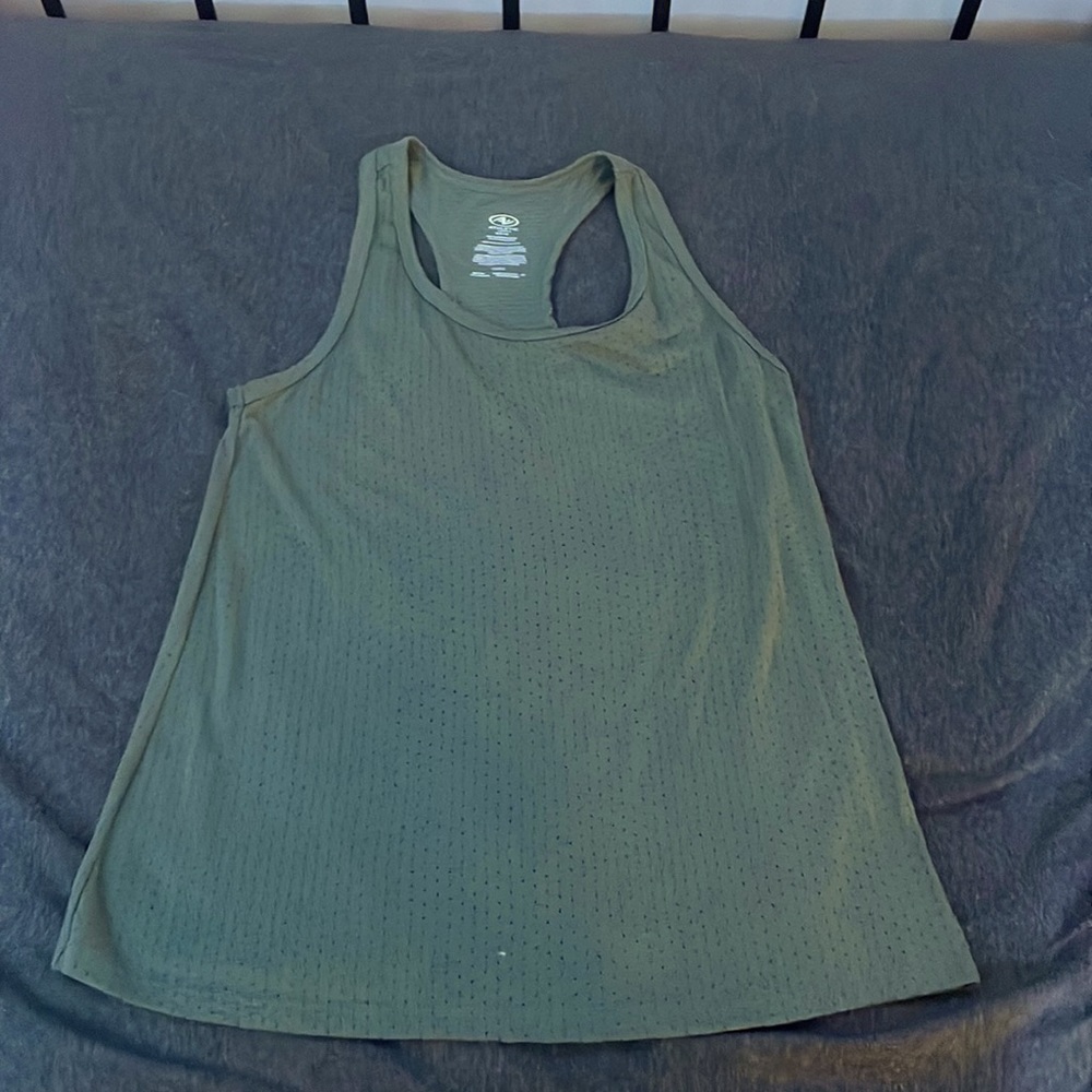 Very comfortable athletic wear nice and Flowey